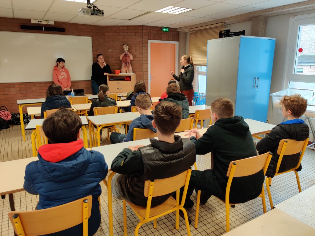 visite lycée professionnel par des collégiens