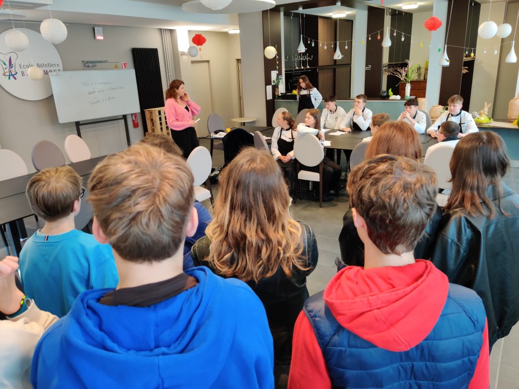 visite lycée professionnel par des collégiens